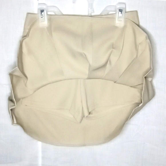 Girls Shorts - Picture 3 of 4